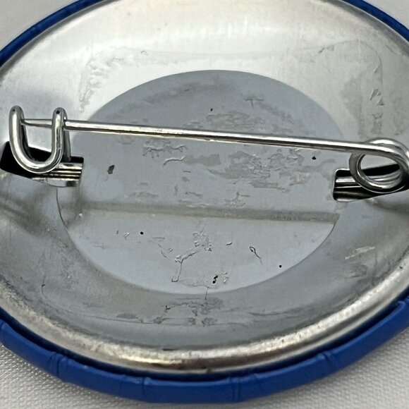 Herr’s Snacks Visitors Center Chipper Chipmunk Mascot Pin Button Nottingham PA - Picture 7 of 11